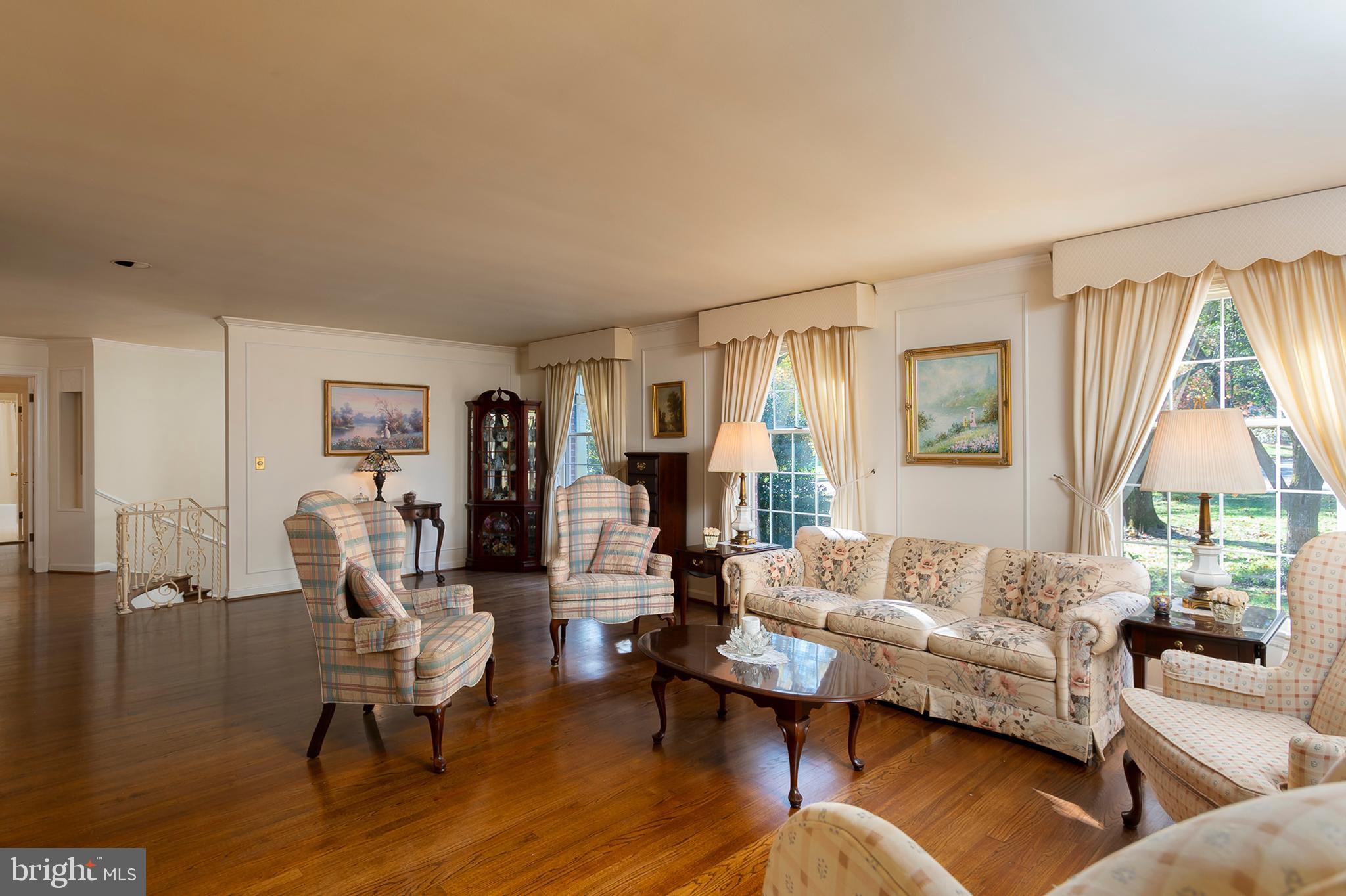 312 East Ridgely Road Lutherville-Timonium, MD 21093 - Photo 13 of 71 Living Room