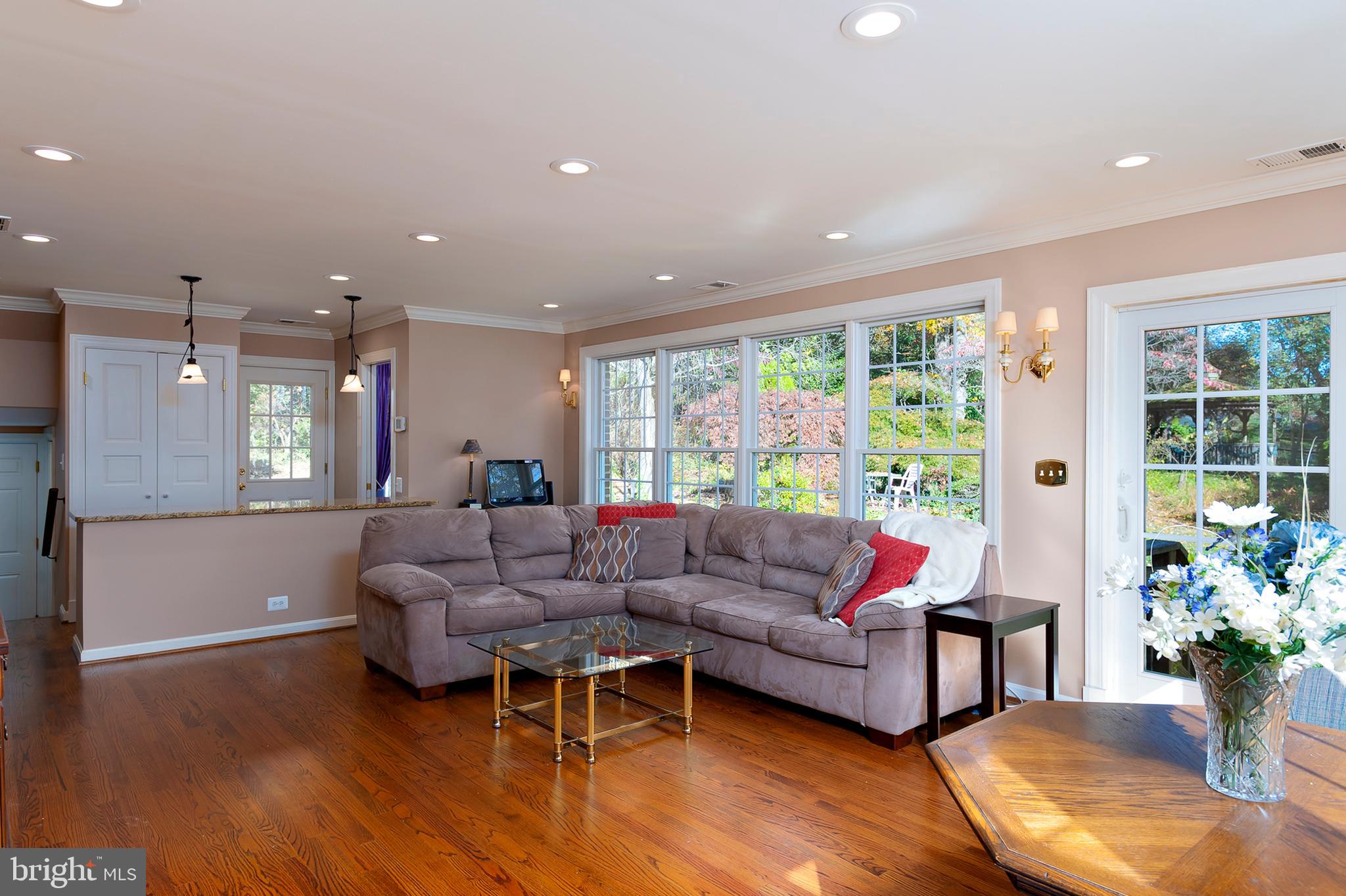 312 East Ridgely Road Lutherville-Timonium, MD 21093 - Photo 21 of 71 Family Room (alt view)