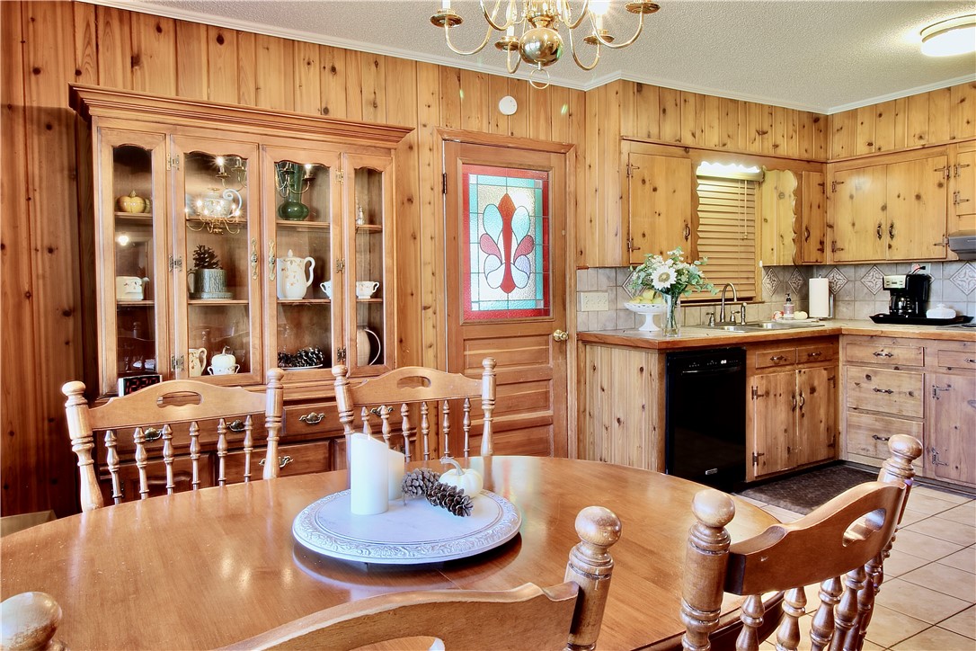 436 Sam Brown Road Seneca, SC 29678 - Photo 11 of 29 WESTERN CEDAR CABINETS