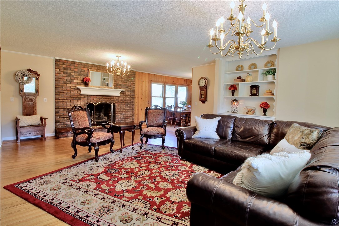 436 Sam Brown Road Seneca, SC 29678 - Photo 7 of 29 LIVING ROOM