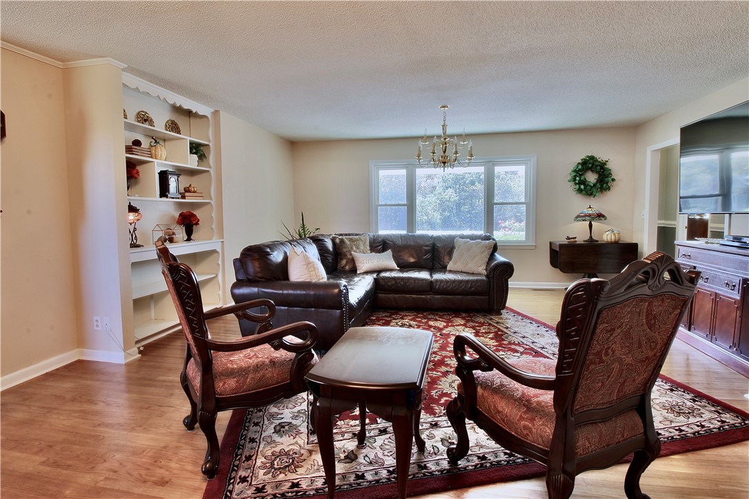 436 Sam Brown Road Seneca, SC 29678 - Photo 8 of 29 LIVING ROOM