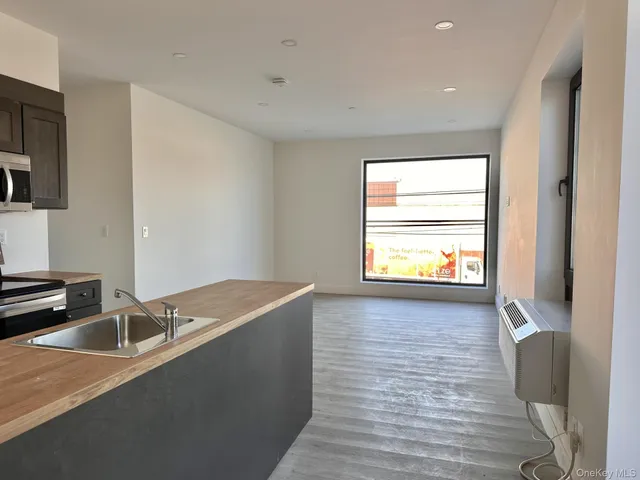 $2,995 | 362 West Merrick Road, Unit 201, Valley Stream, NY 11580