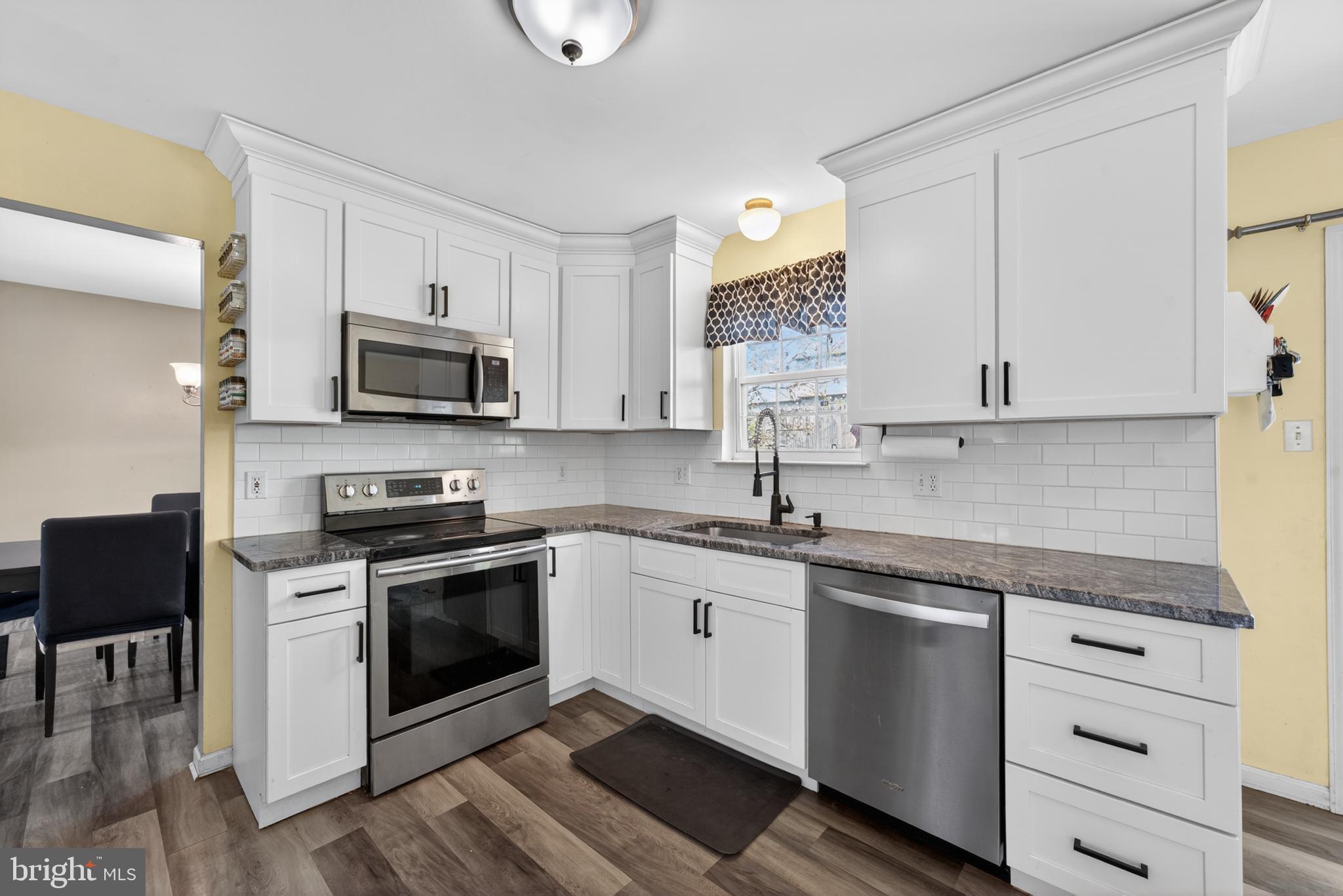 3 Birchgrove Road Newark, DE 19702 - Photo 13 of 41 Updated Kitchen w/ High End Granite, SS Appliances