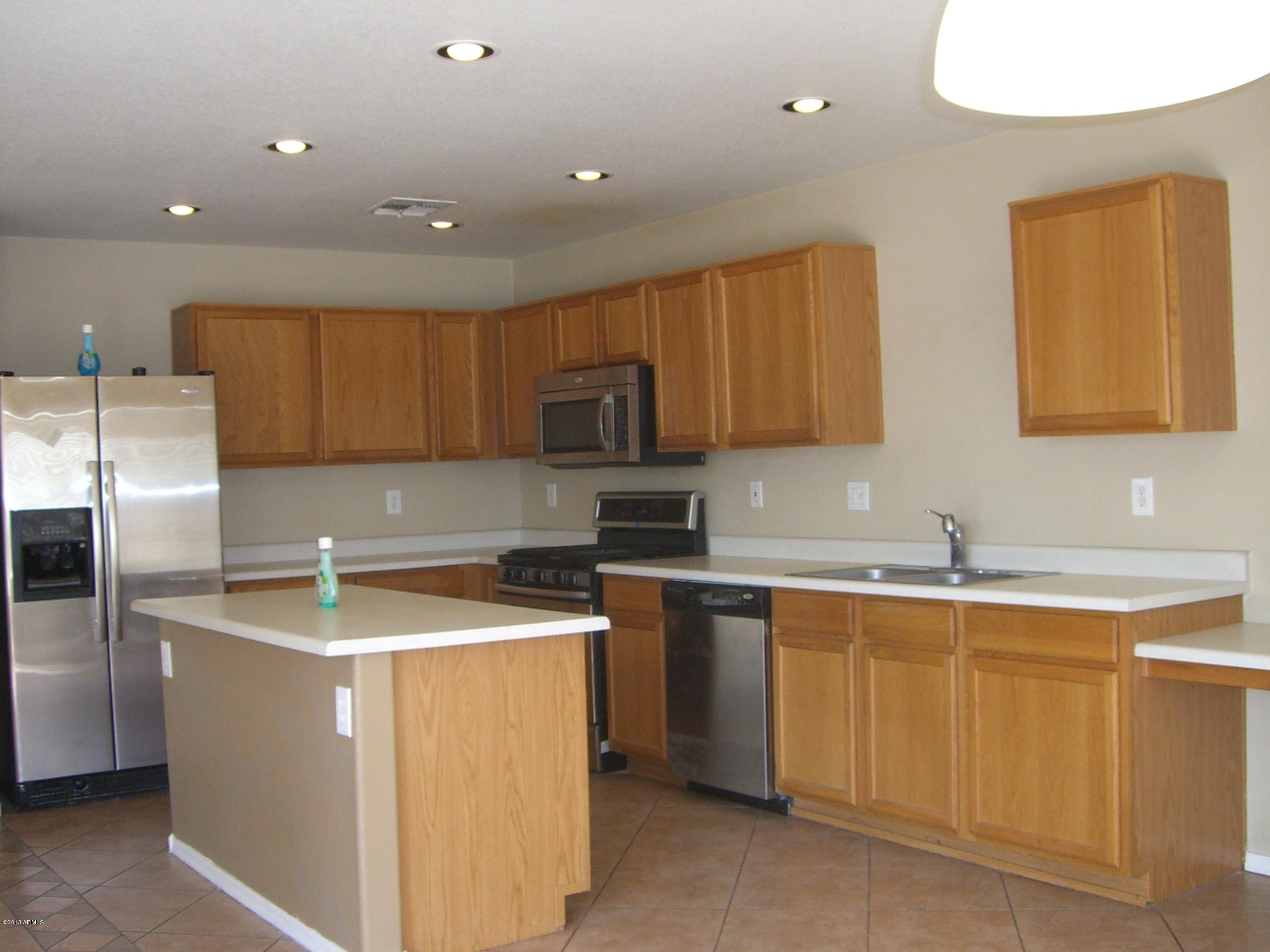 3281 South Martingale Road Gilbert, AZ 85297 - Photo 3 of 34 KITCHEN FEATURES ISLAND