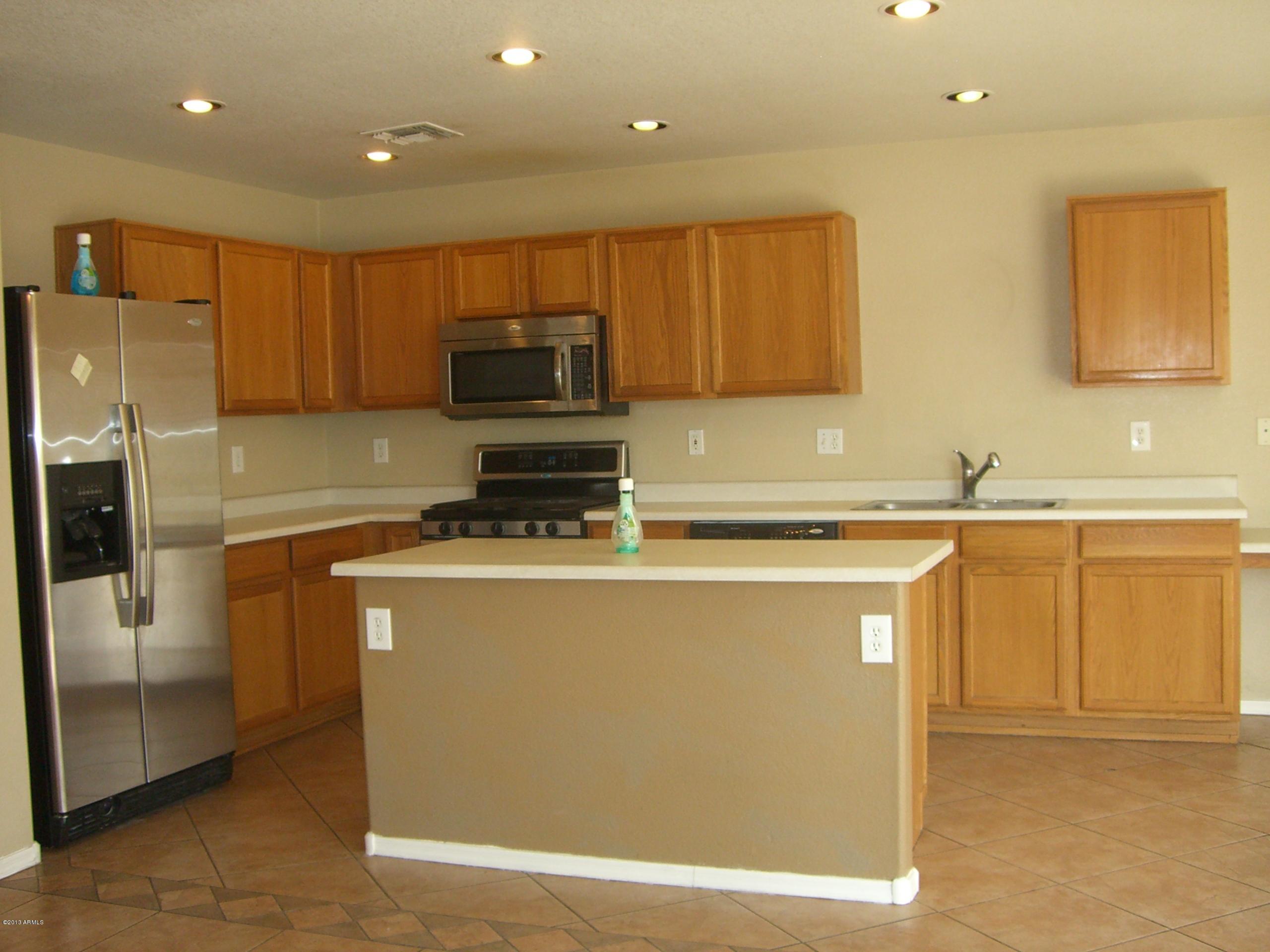 3281 South Martingale Road Gilbert, AZ 85297 - Photo 5 of 34 KITCHEN FEATURES S/S APPLIANCES