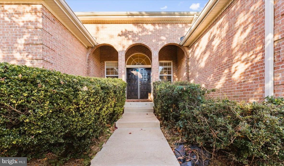 13305 Old Fort Road Fort Washington, MD 20744 - Photo 2 of 51 Goregeous entrance