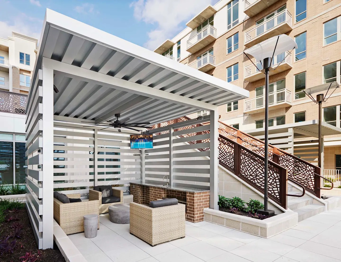 2727 Travis Street, Unit 608 Houston, TX 77006 - Photo 18 of 28 Move in by July 31 to receive up to 2 weeks FREE!