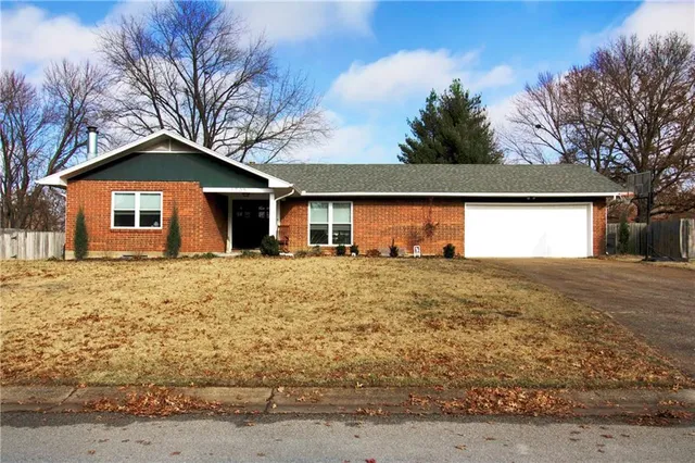 $289,900 | 1705 Countryside Drive, Pittsburg, KS 66762