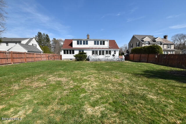 28 Eleanor Road Pittsfield, MA 01201 - Photo 4 of 43 IMG_1669_edited