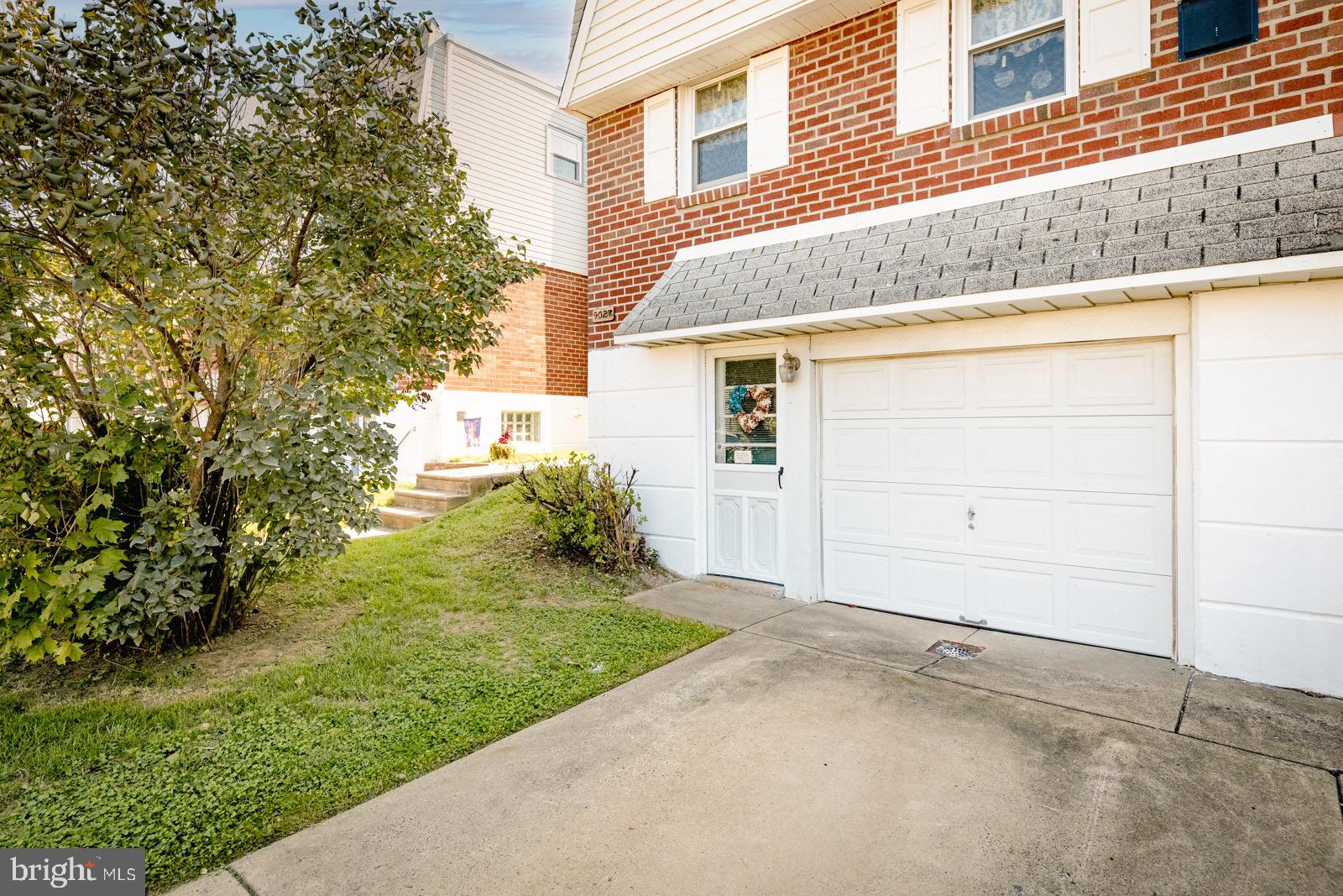 9027 Eastview Road Philadelphia, PA 19152 - Photo 4 of 41 Gallery Image 4