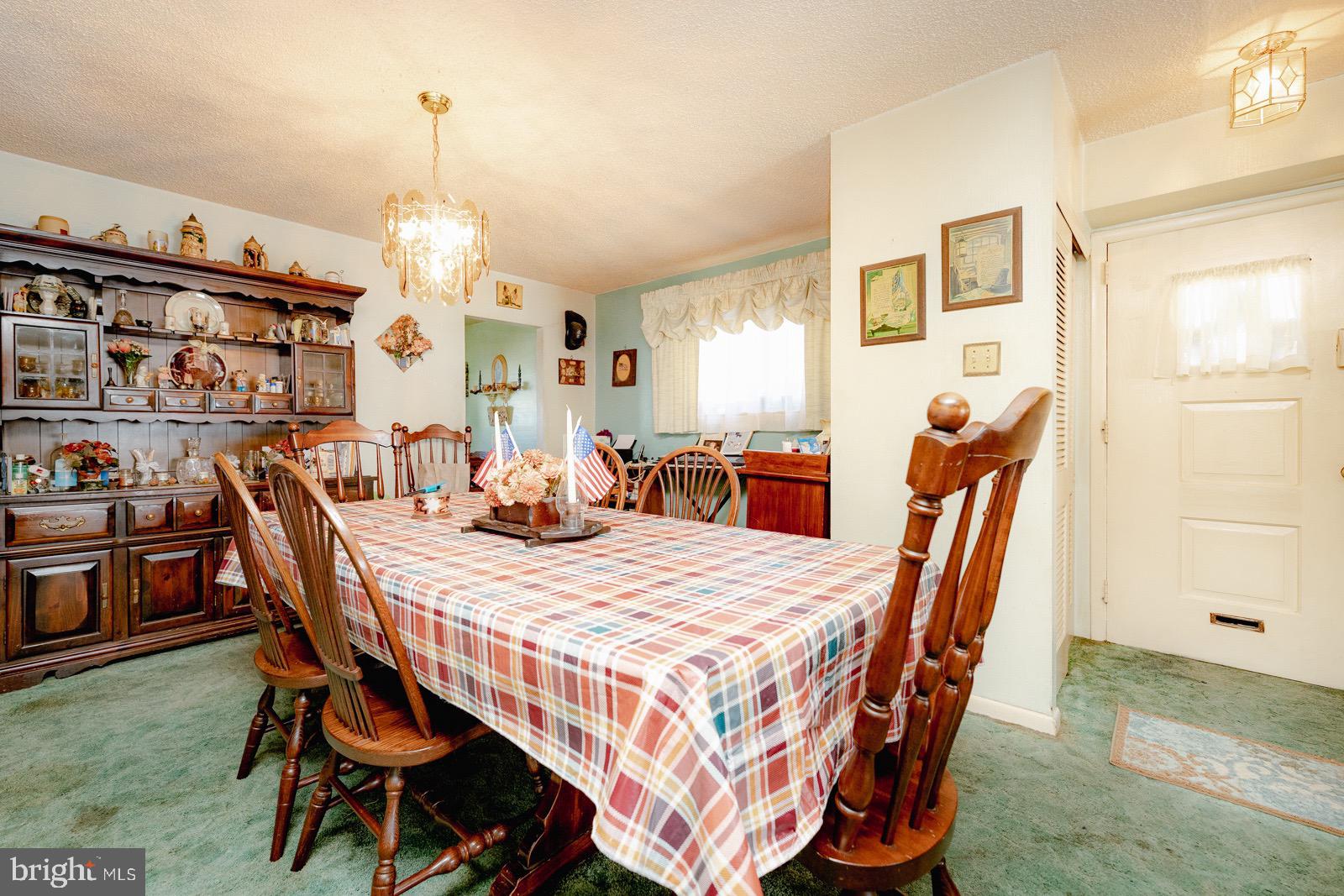 9027 Eastview Road Philadelphia, PA 19152 - Photo 9 of 41 Gallery Image 9