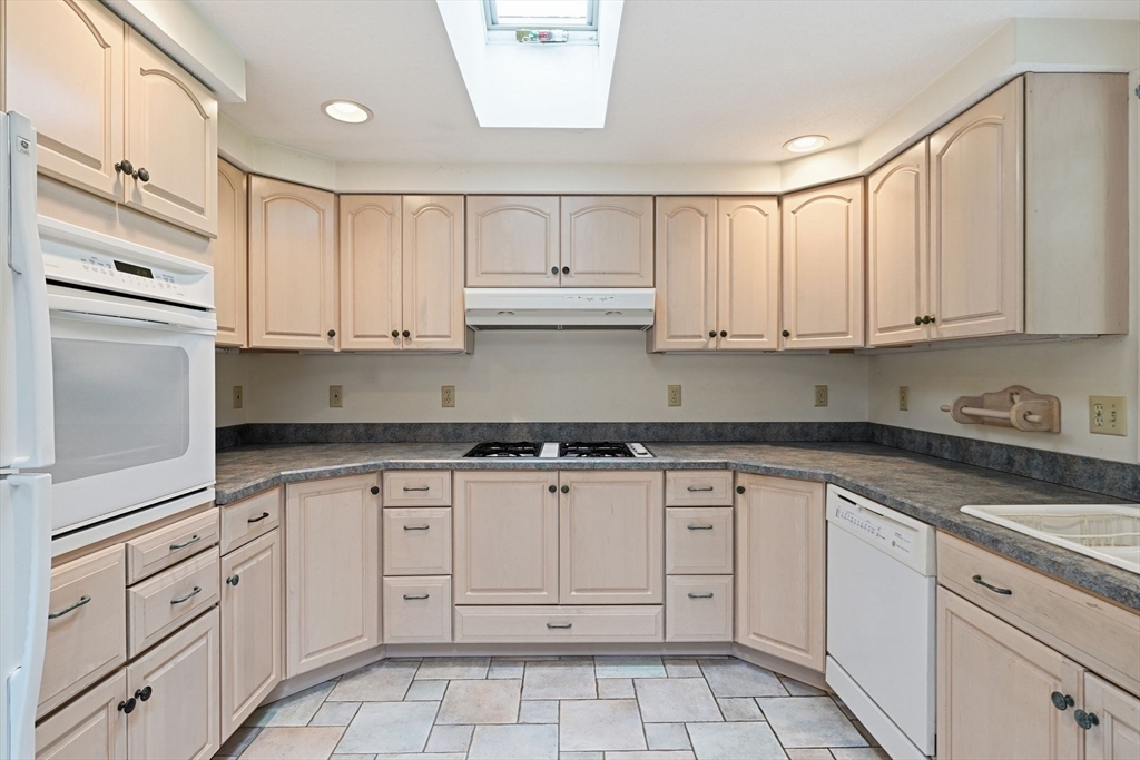 47 Fenway Drive Springfield, MA 01119 - Photo 16 of 42
