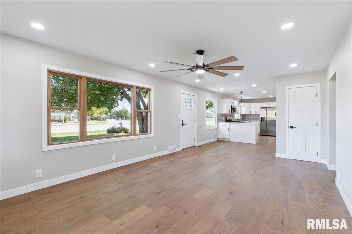 3852 North 3rd Street Clinton, IA 52732 - Photo 13 of 32