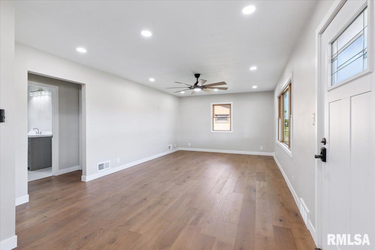 3852 North 3rd Street Clinton, IA 52732 - Photo 16 of 32