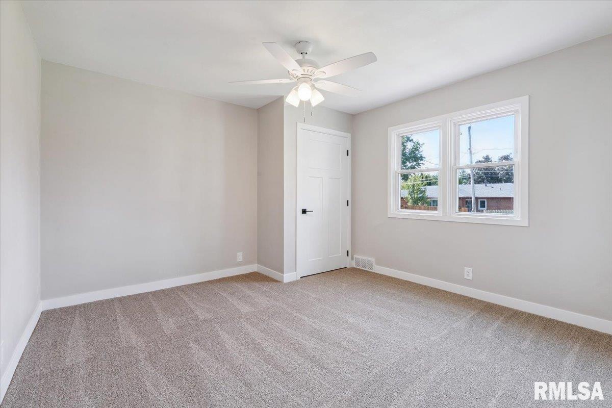 3852 North 3rd Street Clinton, IA 52732 - Photo 19 of 32