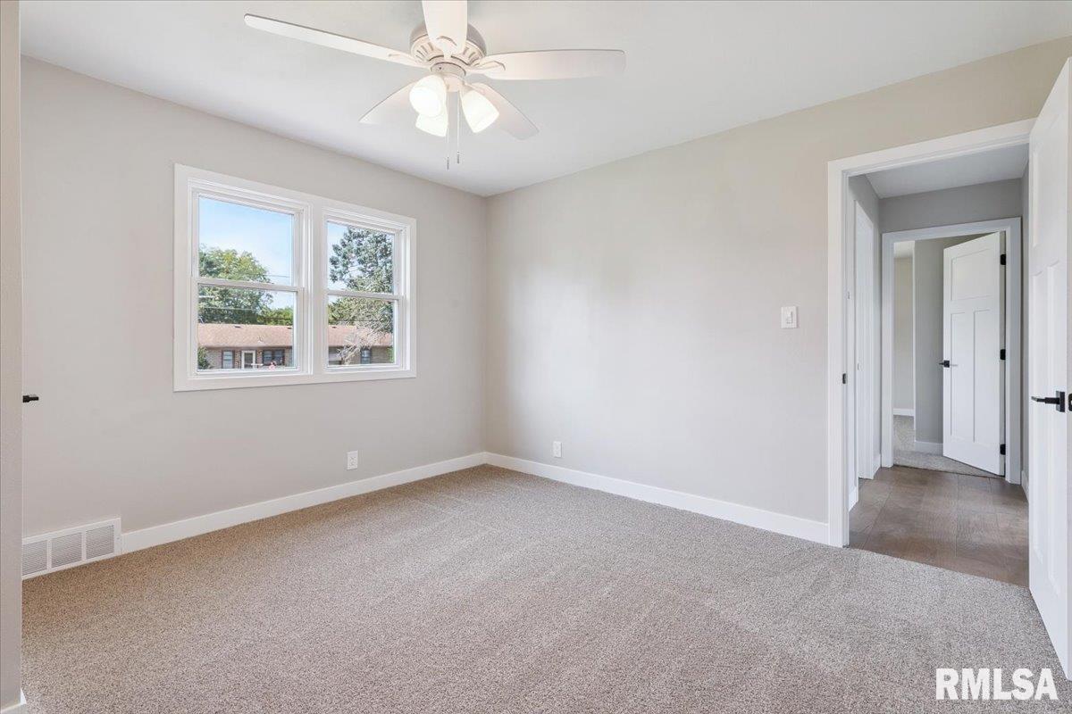 3852 North 3rd Street Clinton, IA 52732 - Photo 20 of 32