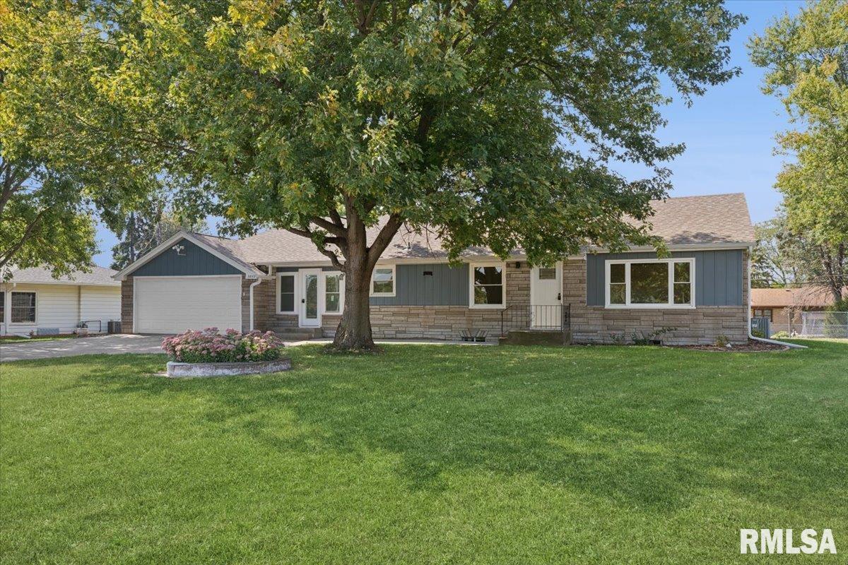 3852 North 3rd Street Clinton, IA 52732 - Photo 2 of 32