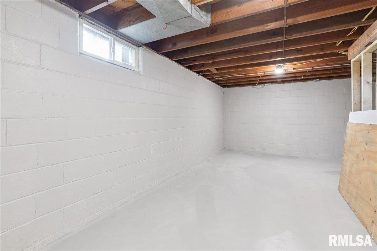 3852 North 3rd Street Clinton, IA 52732 - Photo 29 of 32