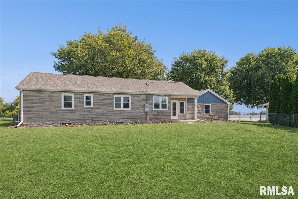 3852 North 3rd Street Clinton, IA 52732 - Photo 5 of 32