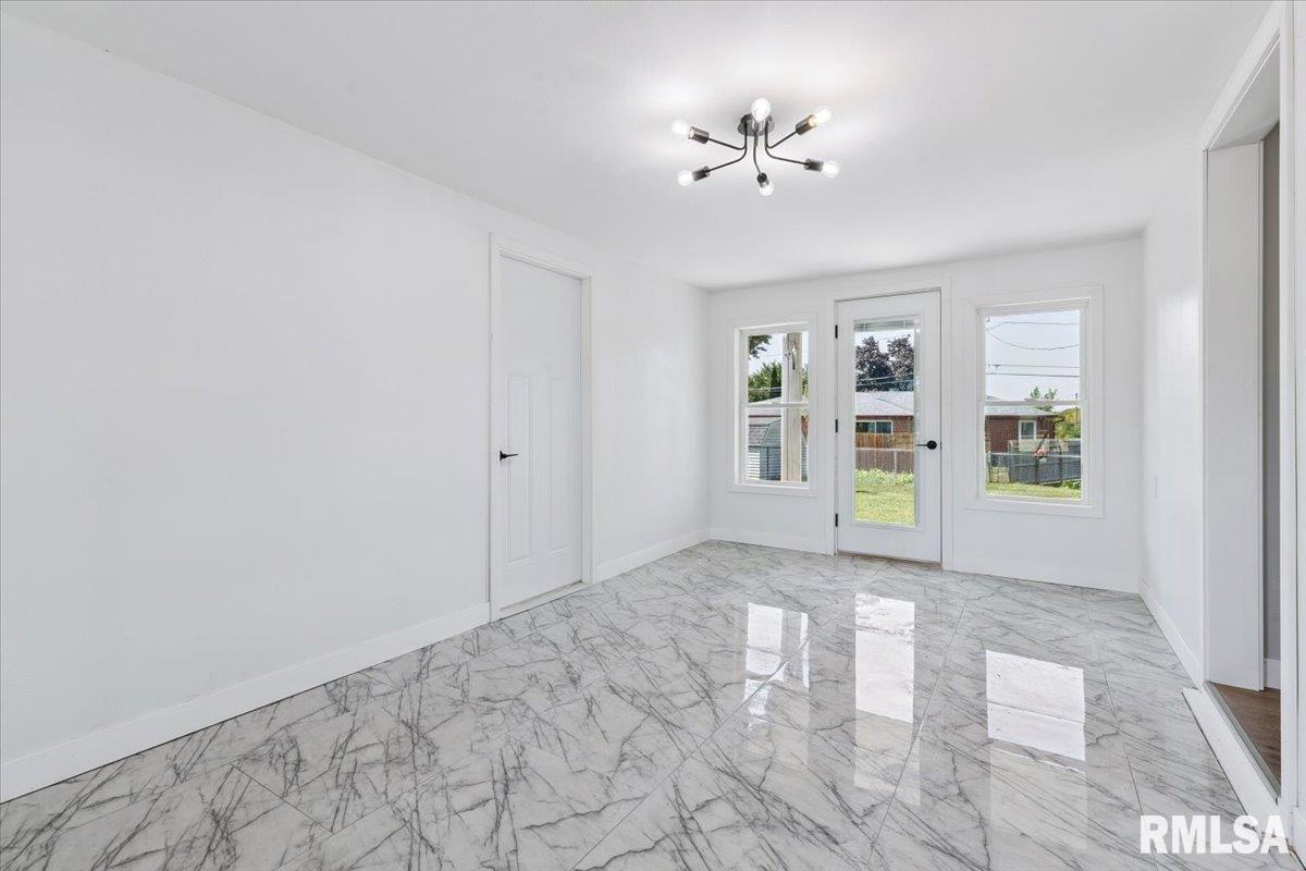 3852 North 3rd Street Clinton, IA 52732 - Photo 6 of 32