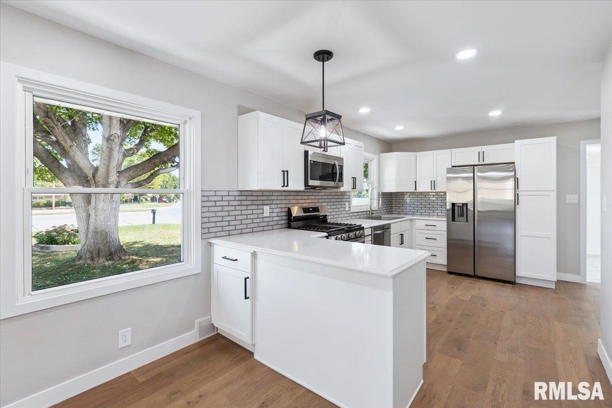 3852 North 3rd Street Clinton, IA 52732 - Photo 7 of 32