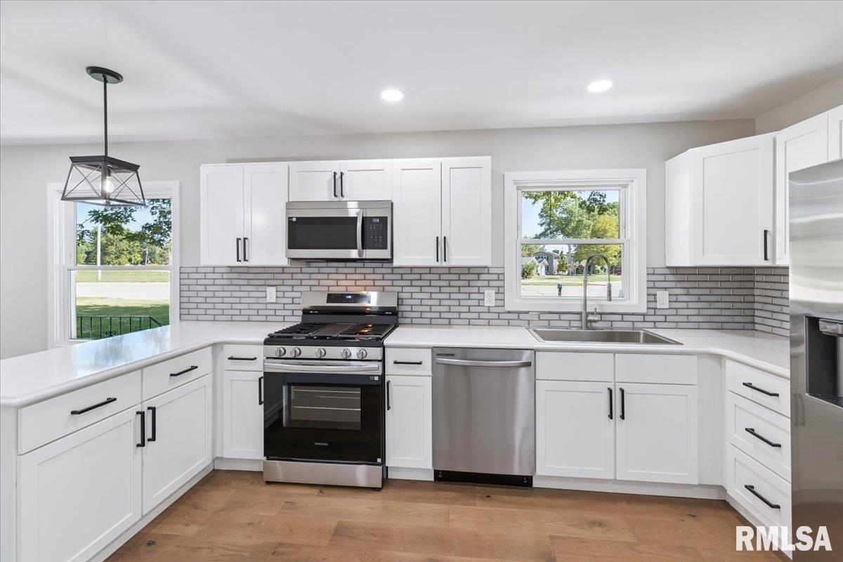 3852 North 3rd Street Clinton, IA 52732 - Photo 9 of 32