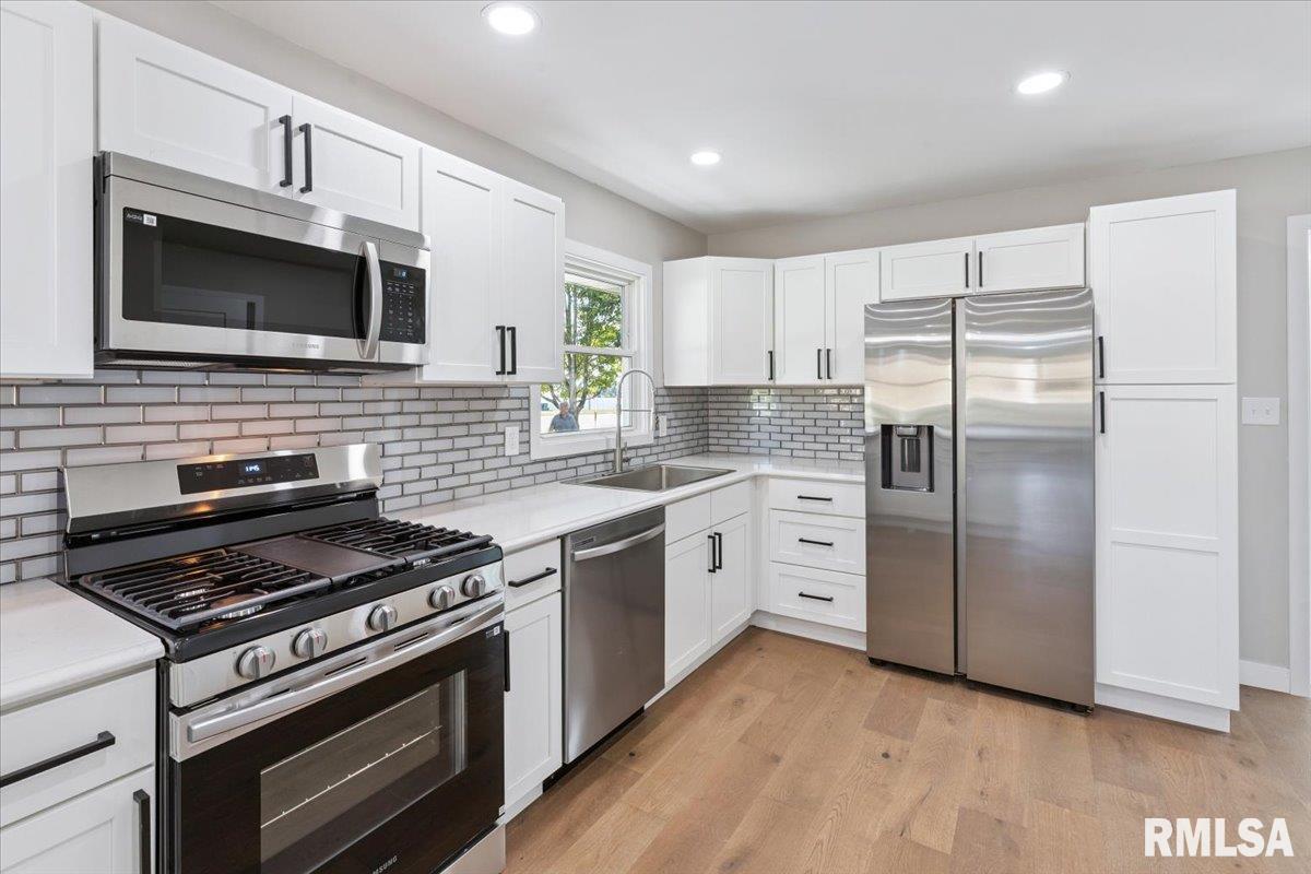 3852 North 3rd Street Clinton, IA 52732 - Photo 10 of 32