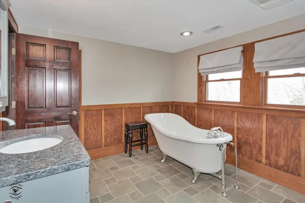 $549,900 | 256 Center Road, Frankfort, IL 60423