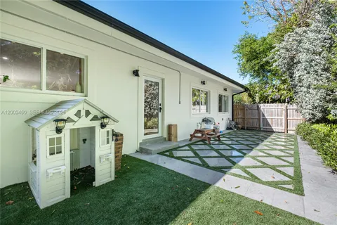 $2,750,000 | 10235 Southwest 58th Court, Pinecrest, FL 33156