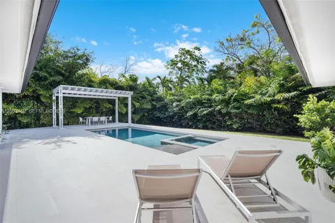 $2,750,000 | 10235 Southwest 58th Court, Pinecrest, FL 33156