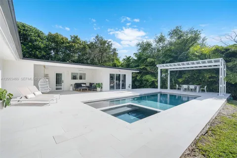 $2,750,000 | 10235 Southwest 58th Court, Pinecrest, FL 33156