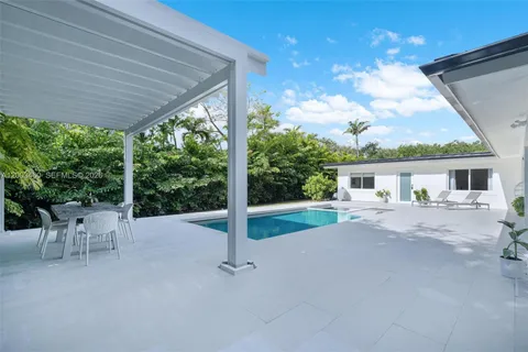 $2,750,000 | 10235 Southwest 58th Court, Pinecrest, FL 33156
