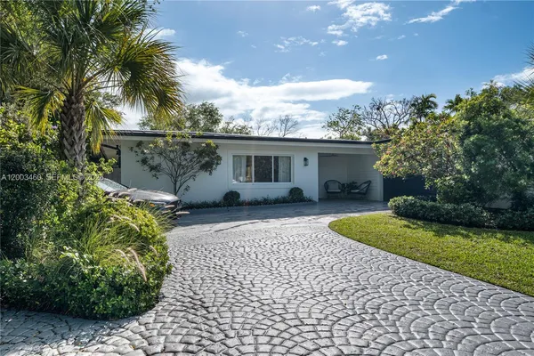 $2,750,000 | 10235 Southwest 58th Court, Pinecrest, FL 33156