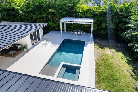 $2,750,000 | 10235 Southwest 58th Court, Pinecrest, FL 33156