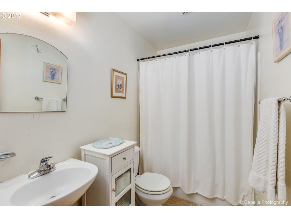 8555 Southwest Pinebrook Street Portland, OR 97224 - Photo 10 of 30 Gallery Image 10