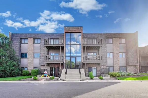 $212,000 | 1440 Stonebridge Circle, Unit J12, Wheaton, IL 60189