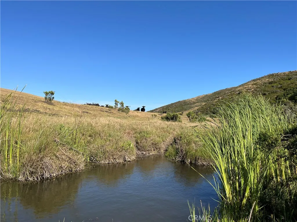 0 Ca-1 Cayucos, CA 93430 - Photo 36 of 63 a view of ocean with a mountain
