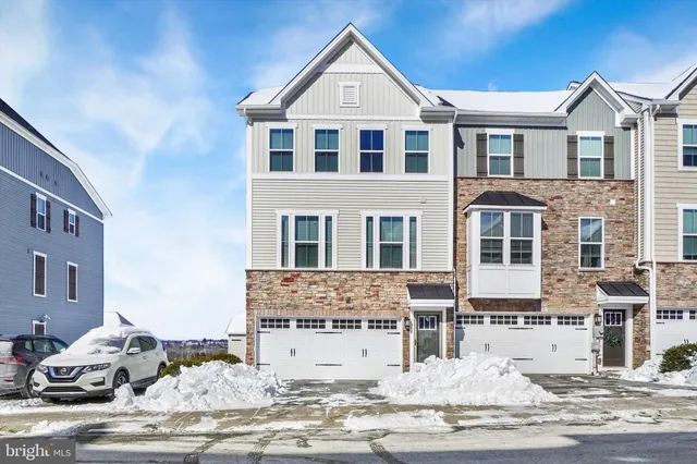 $329,500 | 1154 Rosecroft Lane, York, PA 17403