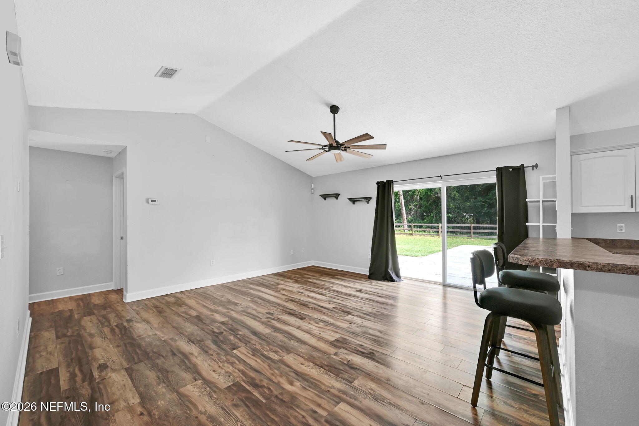 100 Jack Road Palatka, FL 32177 - Photo 12 of 40 Living Room