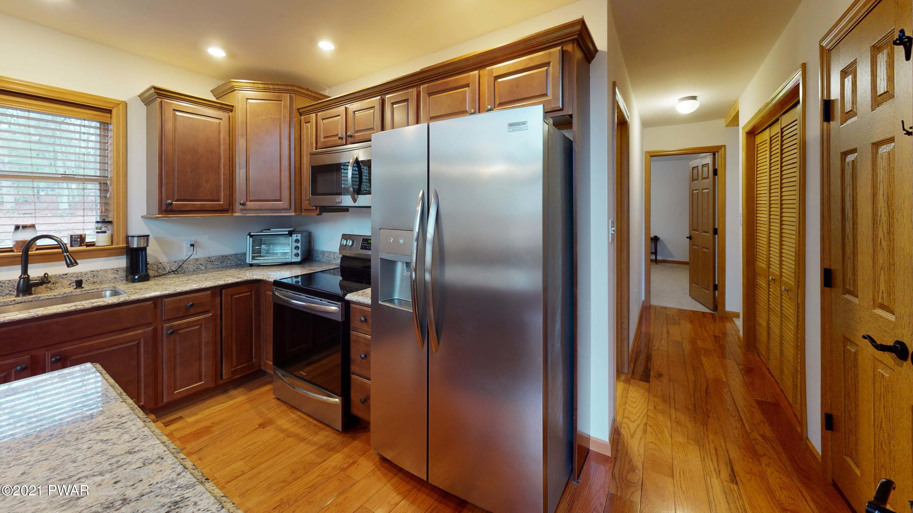147 Tuckermans Ravine Ravine, Unit RAVINE Tafton, PA 18464 - Photo 9 of 32 Kitchen Hallway