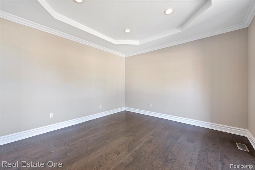 5870 Donaldson Road Troy, MI 48085 - Photo 9 of 47 5870-Donaldson-Dr-Troy-MI-48085-windowstill-9.jpg