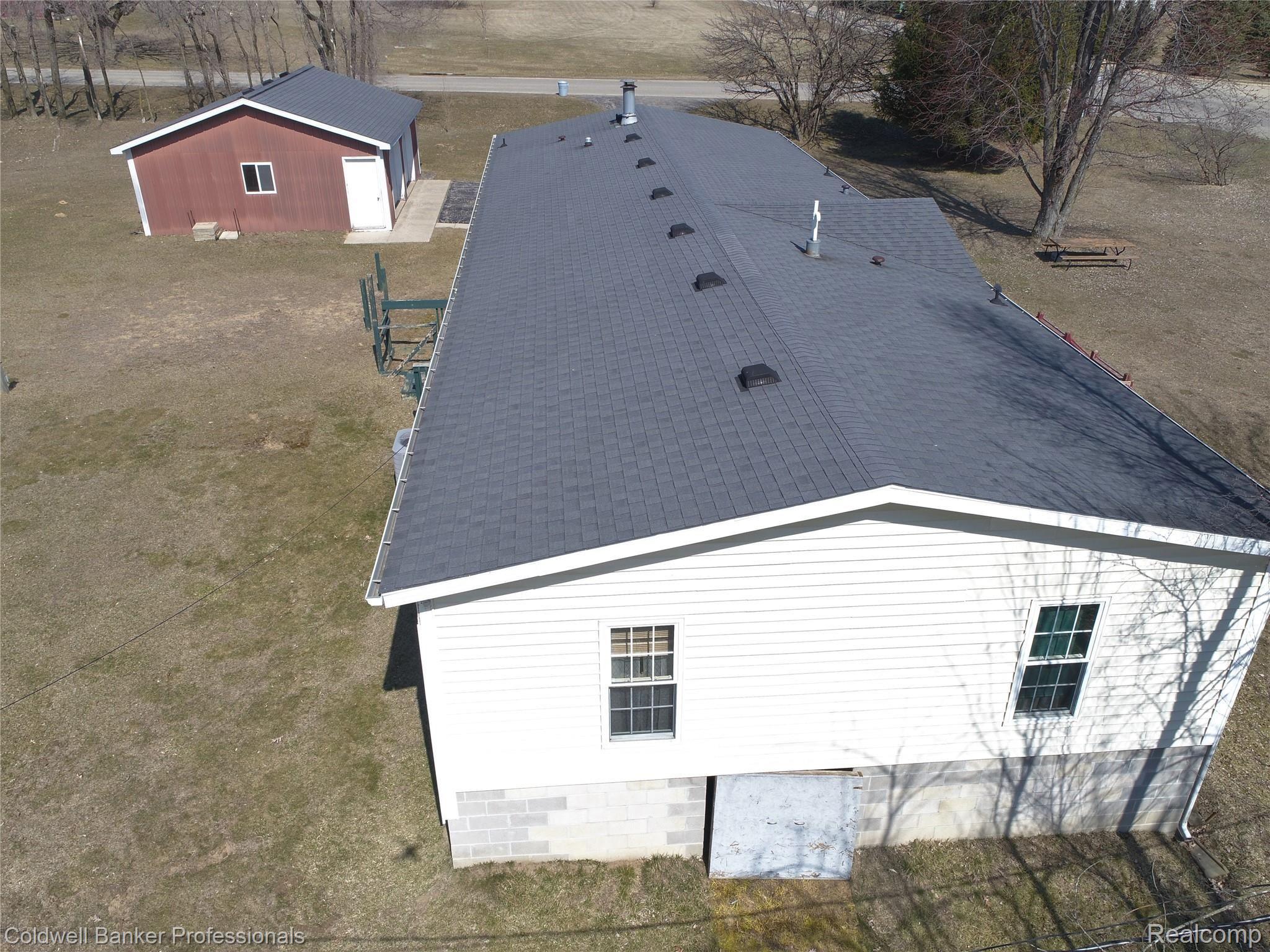 5485 Fish Lake Road North Branch, MI 48461 - Photo 5 of 30 Roof line 2.jpg