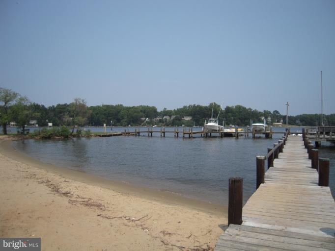 50 Ridge Avenue Edgewater, MD 21037 - Photo 12 of 30 Community Beach and Pier