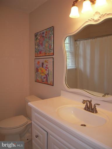50 Ridge Avenue Edgewater, MD 21037 - Photo 20 of 30 Upper Level Bathroom