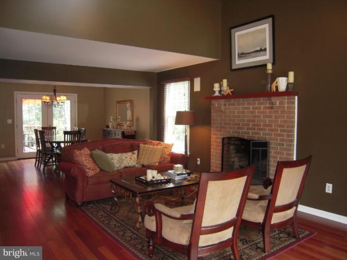 50 Ridge Avenue Edgewater, MD 21037 - Photo 24 of 30 Living Room
