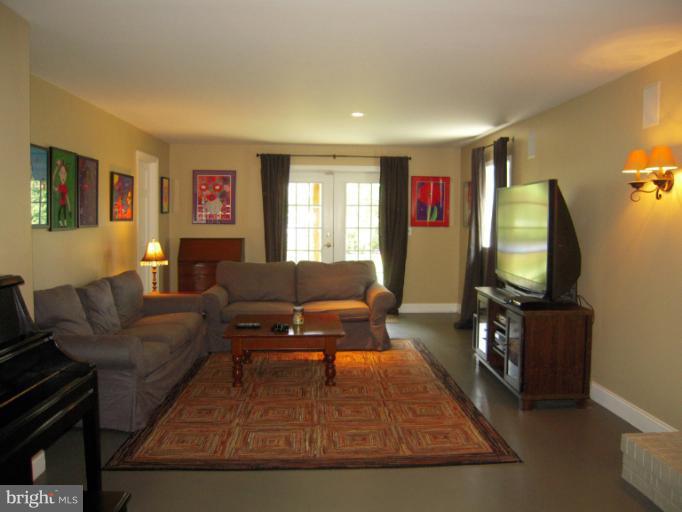 50 Ridge Avenue Edgewater, MD 21037 - Photo 27 of 30 Large Family Room located on Lower Level