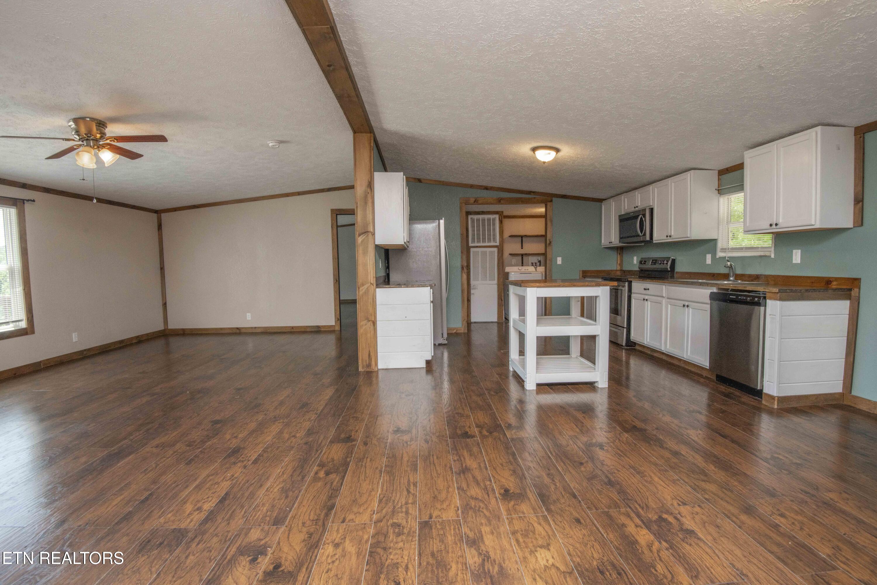 629 Yarnell Road Clinton, TN 37716 - Photo 12 of 37 Kitchen/Living
