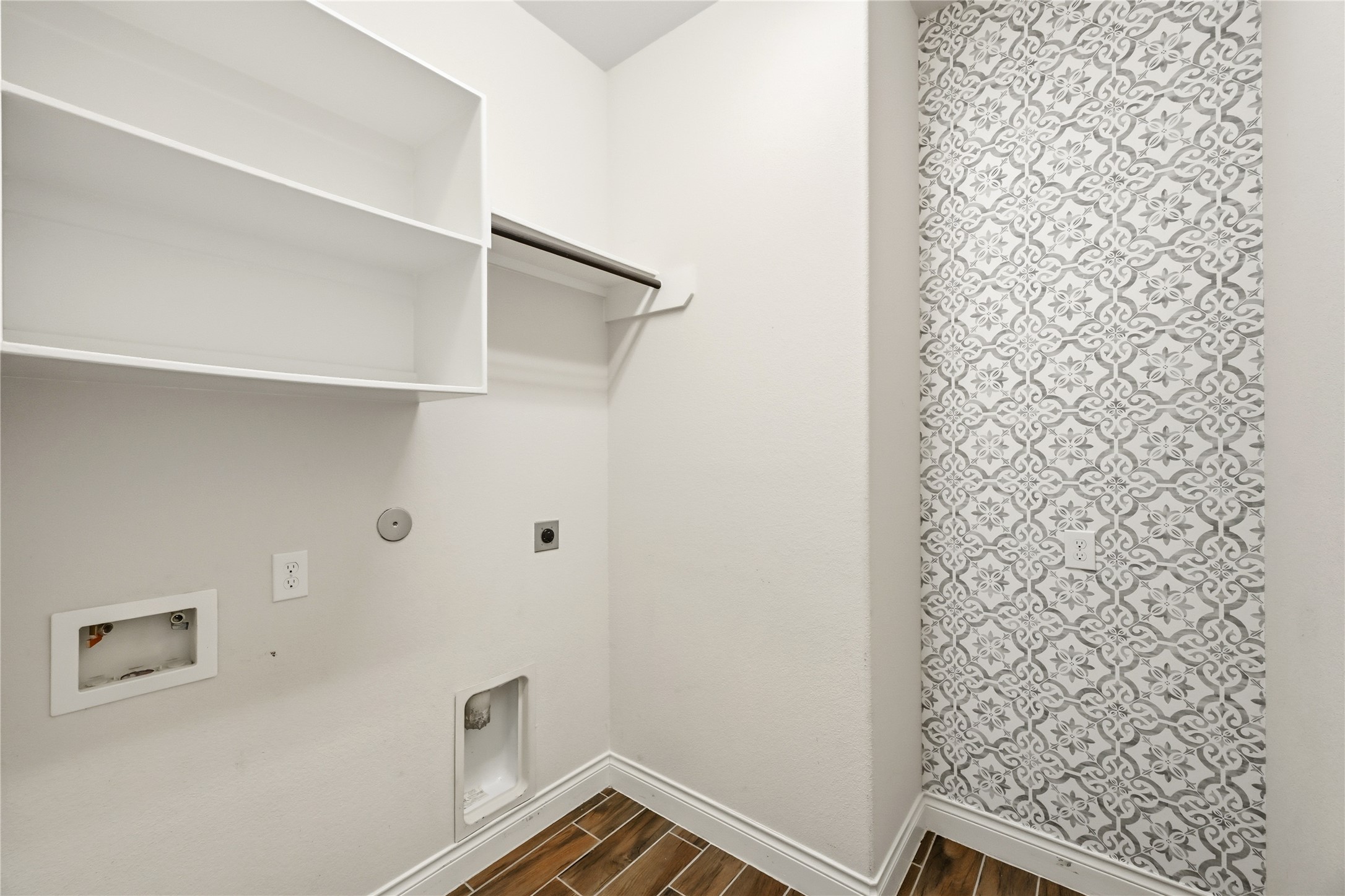 28329 Rabbitt Trail Spring, TX 77386 - Photo 29 of 36 Laundry with accent wall.