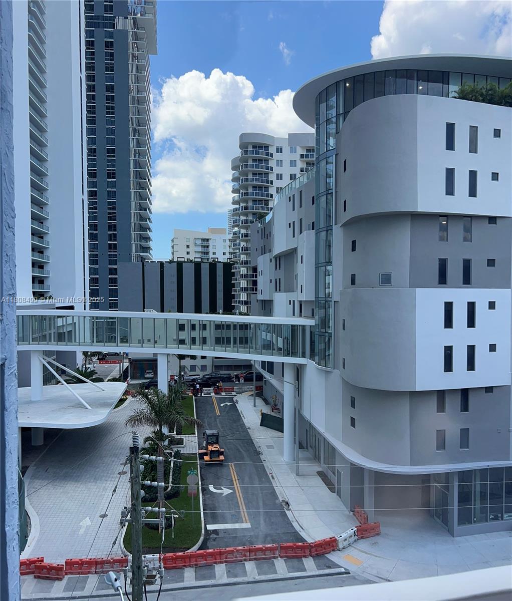 Edgewater Miami, FL 33137 - Photo 4 of 29 a picture of a city view