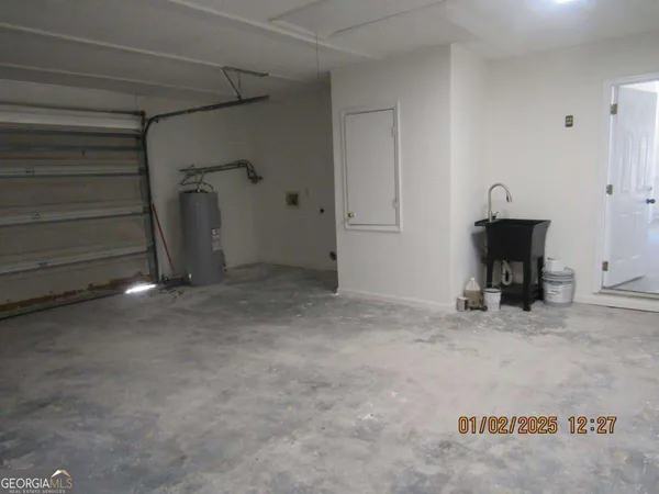 a view of a livingroom with furniture